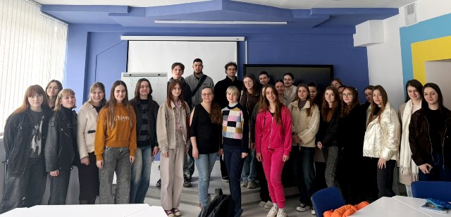  Учасники зустрічі з перекладачкою Надією Хаєцькою